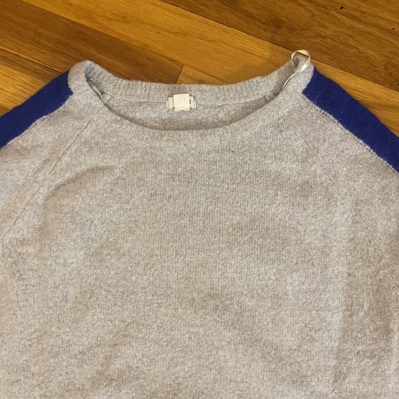 Garage Women’s Gray Sweater With Blue Stripe Size M - Picture 2 of 7